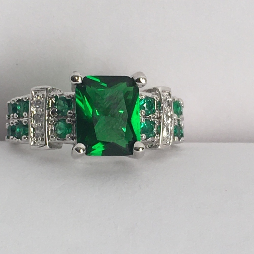 NEW WOMENS RING SIZE 9 - Picture 9 of 13